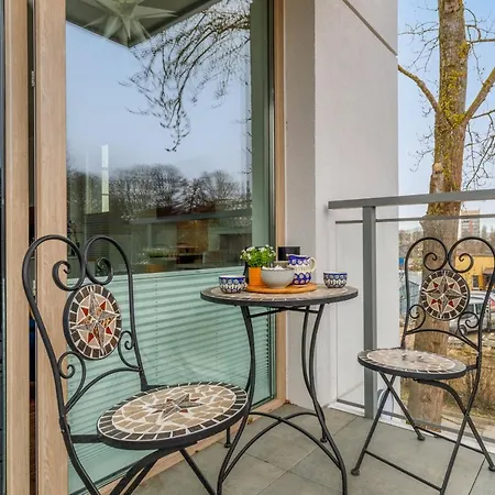Square With Balcony By Renters Apartamento Świnoujście