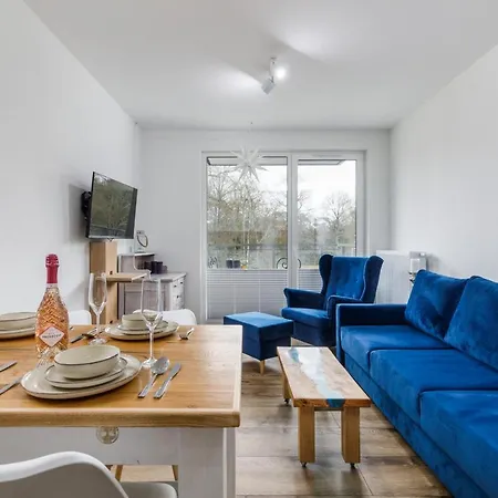 Square With Balcony By Renters Apartamento Świnoujście