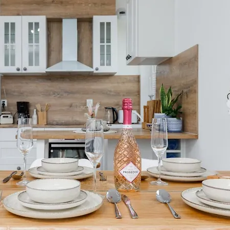 Square With Balcony By Renters