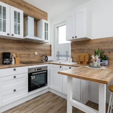 Square With Balcony By Renters