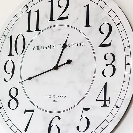 Square With Balcony By Renters Apartamento *