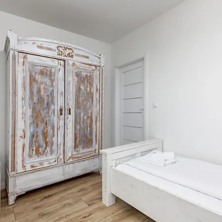 Square With Balcony By Renters