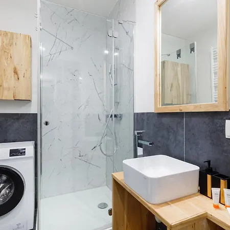 Square With Balcony By Renters *